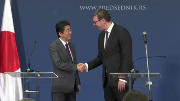 Először látogatott Szerbiába japán miniszterelnök Először látogatott Szerbiába japán miniszterelnök