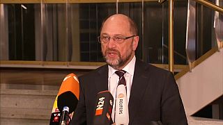 Schulz defiende ante el SPD gobernar con Merkel