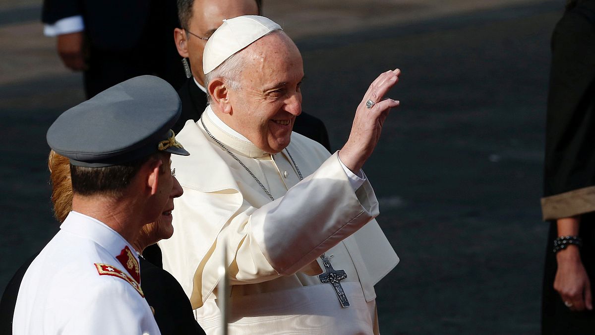 Papst Franziskus bittet in Chile um Verzeihung wegen Kinderschändung 