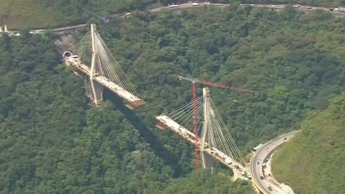 Ten workers killed as bridge in Colombia collapses