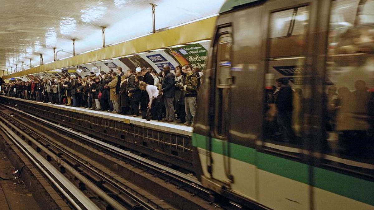 Abendverkehr in der Pariser U-Bahn