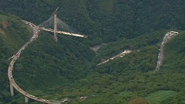 Dez mortos em queda de ponte a sul de Bogotá Dez mortos em queda de ponte a sul de Bogotá