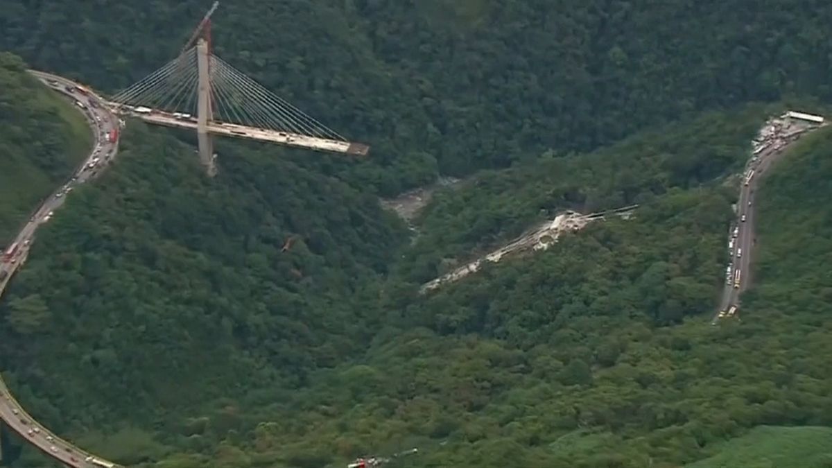 Kolombiya'da köprü çöktü 