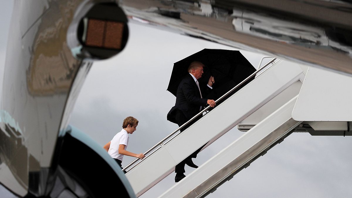 US-Präsident Trump steigt in die Air Force One ein.