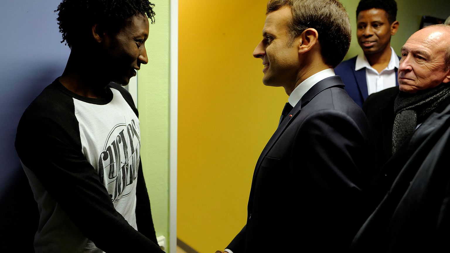 Macron pide "firmeza" y "humanidad" con la inmigración