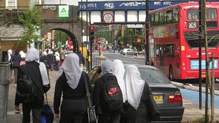 درخواست یک مدرسه ابتدایی از دولت بریتانیا: حجاب و روزه ممنوع شود