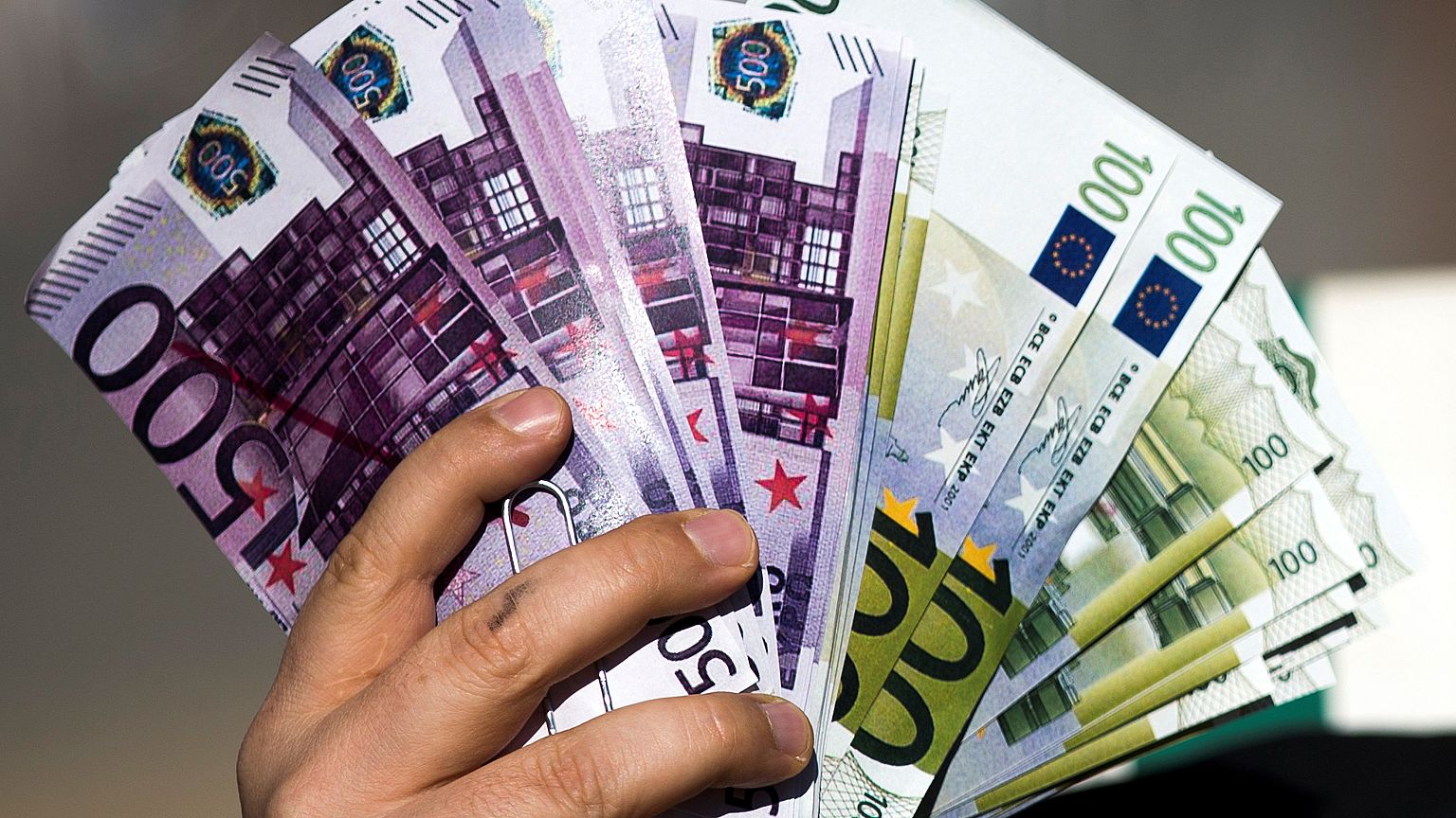 Οι Βρυξέλλες αποσύρουν 8 χώρες από την μαύρη λίστα με φορολογικούς παράδεισους