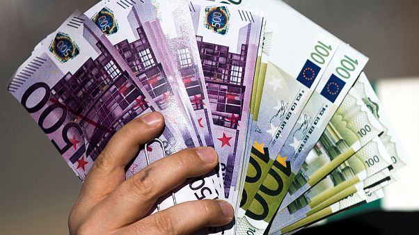Οι Βρυξέλλες αποσύρουν 8 χώρες από την μαύρη λίστα με φορολογικούς παράδεισους Οι Βρυξέλλες αποσύρουν 8 χώρες από την μαύρη λίστα με φορολογικούς παράδεισους