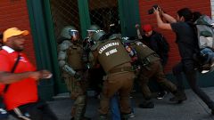Visita do papa ao Chile acaba em violência