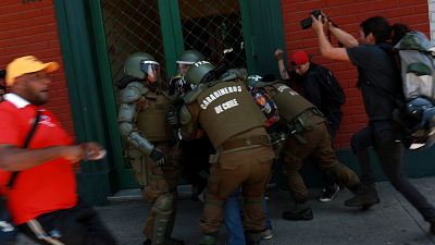 Visita do papa ao Chile acaba em violência