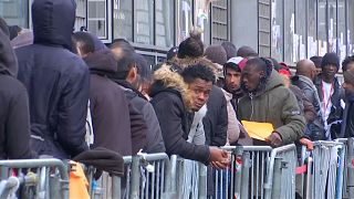 Pedidos de asilo em queda na Alemanha mas com recorde em França