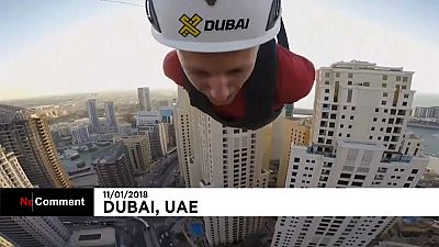 A Dubaï, une tyrolienne depuis un gratte-ciel
