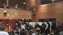 Εισβολή μελών της Χρυσής Αυγής στο Δημοτικό Συμβούλιο Θεσσαλονίκης