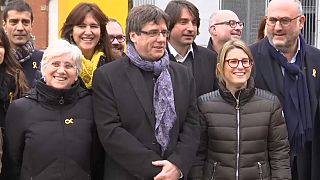 Katalonya'dan Puigdemont'a destek