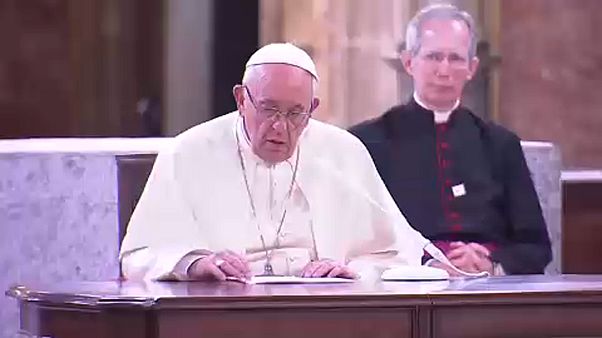 Papa Francisco reúne-se com vítimas de abusos sexuais no Chile Papa Francisco reúne-se com vítimas de abusos sexuais no Chile