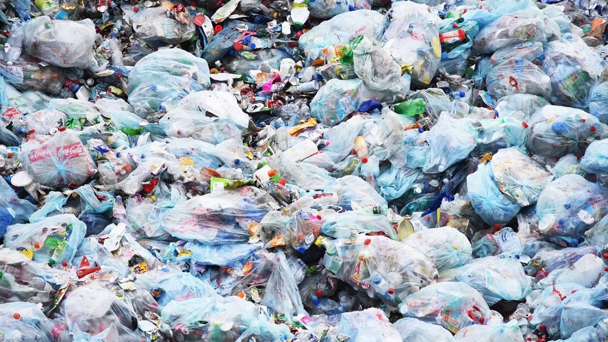 Κομισιόν: Νέα στρατηγική για την μείωση στη χρήση πλαστικών 