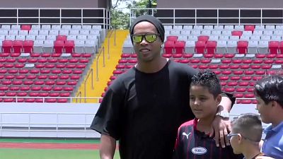 Brasiliens Altstar Ronaldinho beendet Fußball-Karriere 