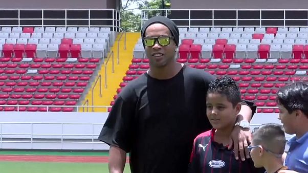 Brasiliens Altstar Ronaldinho beendet Fußball-Karriere Brasiliens Altstar Ronaldinho beendet Fußball-Karriere