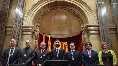 Οι αυτονομιστές συνεχίζουν να ελέγχουν το καταλανικό κοινοβούλιο