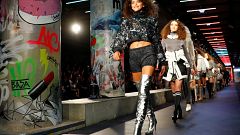 Berlin: Mode floral und im U-Bahn-Schacht