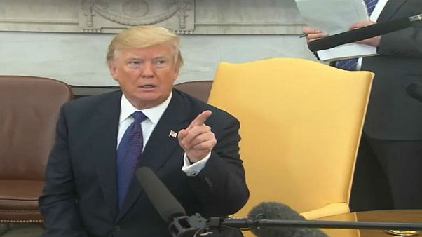 شاهد: بسبب "الدول القذرة" ترامب يطرد مراسلا من مؤتمر صحفي شاهد: بسبب "الدول القذرة" ترامب يطرد مراسلا من مؤتمر صحفي