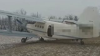 الطائرة التي عثرت عليها الشرطة المجرية والتي هُرب المهاجرون بواسطتها