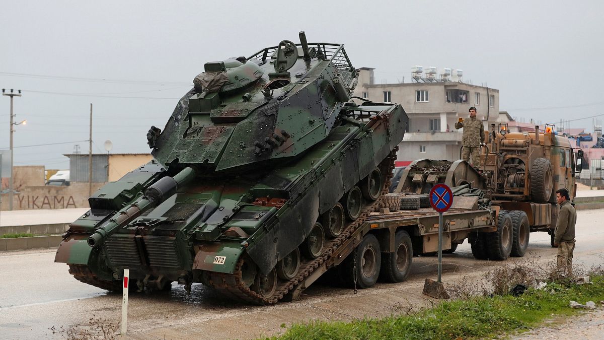 Турецкие танки идут к сирийской границе