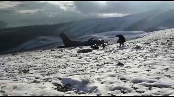 В Турции разбился учебный военный самолет В Турции разбился учебный военный самолет