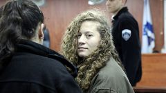 Ícone palestiniana Ahed Tamimi aguarda julgamento em detenção