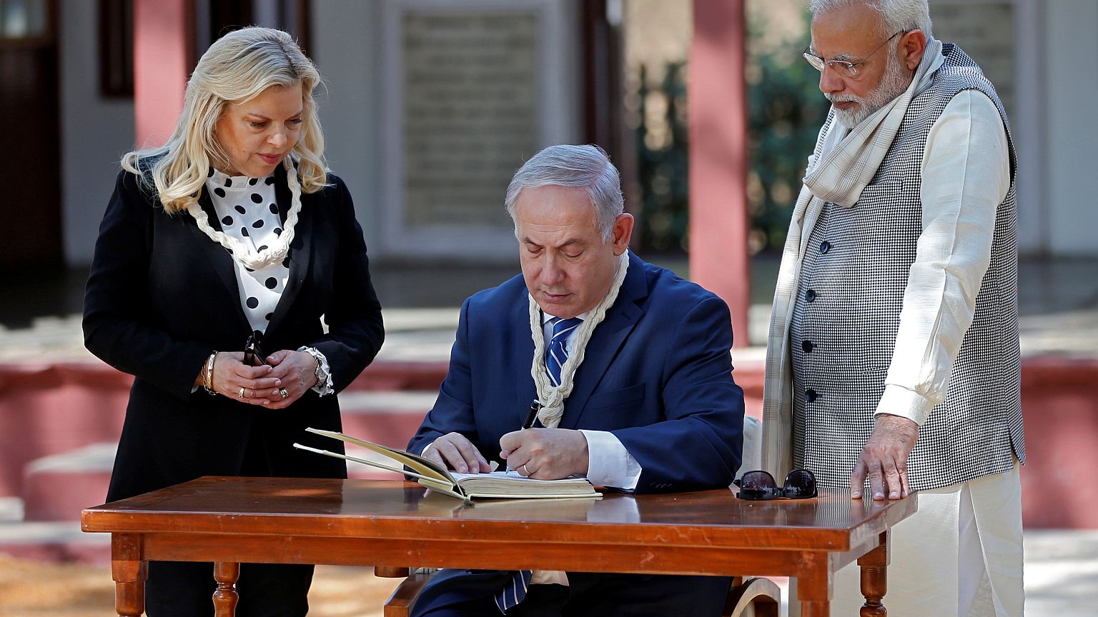 Israeli Prime Minister Netanyahu writes a message in the visitor's book 