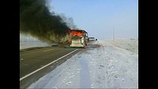مقتل 52 شخصا في كازاخستان إثر اشتعال حافلة كانت تقلهم 