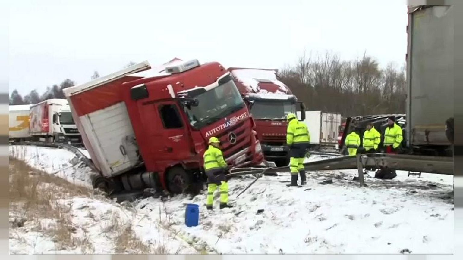 Tömegbaleset a cseh sztrádán a havas és jeges út miatt