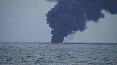 Şanghay açıklarında batan geminin petrol sızıntısı 4 kola ayrıldı
