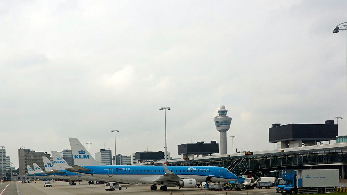 Szél miatt állt le egy időre a forgalom a Schiphol repülőtéren