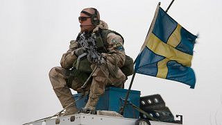 السويد تتأهب للحرب وتبدأ بتوعية مواطنيها 