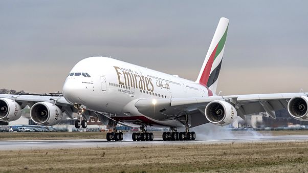 Az Emirates légitársaság egyik A380-as utasszállítója Az Emirates légitársaság egyik A380-as utasszállítója