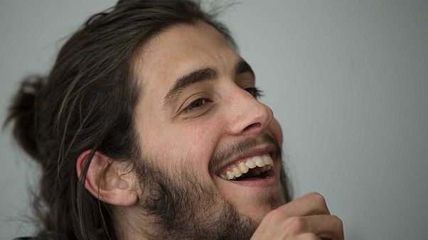 Salvador Sobral à Euronews: "Tudo o que faço é cantar" Salvador Sobral à Euronews: "Tudo o que faço é cantar"