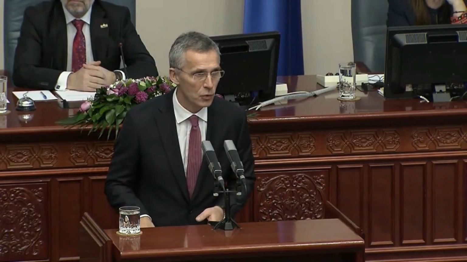 Stoltenberg a Skopje: "Dirimere il contenzioso sul nome, prima cosa da fare"