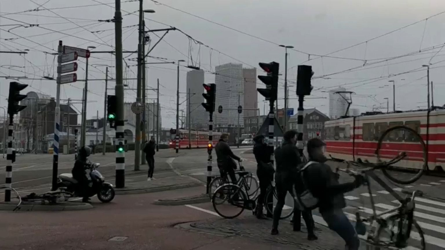 La tempesta Friederike spazza il nord Europa: 6 i morti