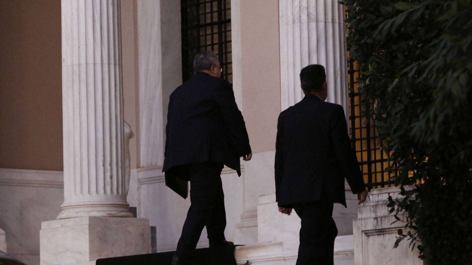 Μαξίμου: Επιδιώκει συμμαχία με την εκκλησία για το Σκοπιανό