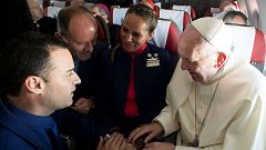 Pope marries cabin crew couple on Chile flight 