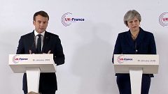 Macron İngiltere'de May ile görüştü 