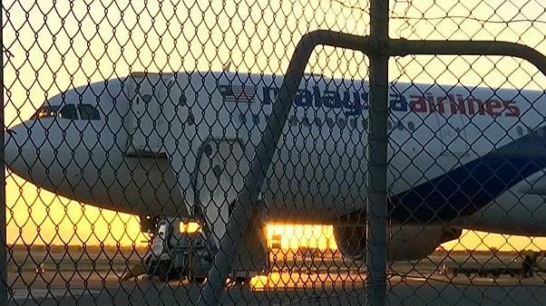Экстренная посадка самолета Malaysia airlines Экстренная посадка самолета Malaysia airlines