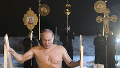 Russos assinalam Epifania Ortodoxa com tradicional mergulho