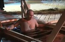 Putyin is jeges vízbe mártózott