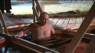 Putyin is jeges vízbe mártózott