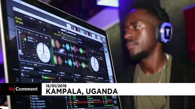 Kampala, la capital de las discotecas silenciosas