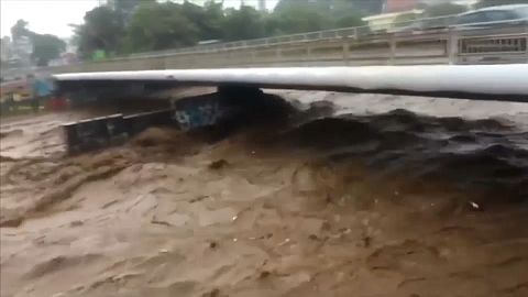Ρεϊνιόν: Μεγάλες καταστροφές από το πέρασμα της Μπιργκίτα