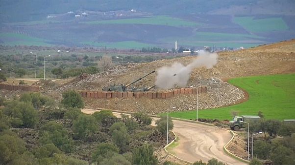 Das türkische Militär beschießt den Nordwesten Syriens Das türkische Militär beschießt den Nordwesten Syriens