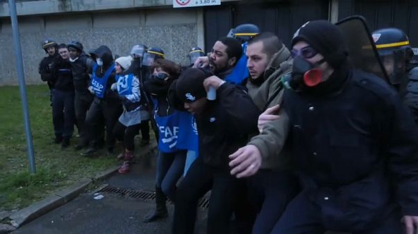 Francia, la rivolta degli agenti penitenziari Francia, la rivolta degli agenti penitenziari